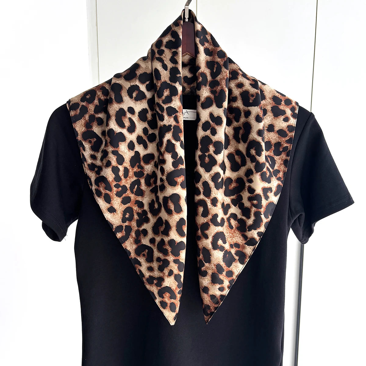 Pañuelo cuadrado con estampado