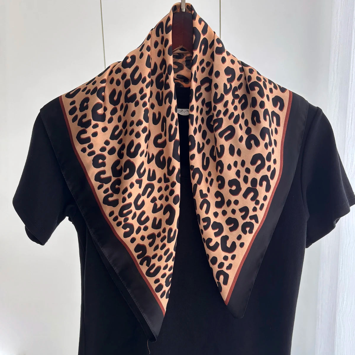 Pañuelo cuadrado con estampado