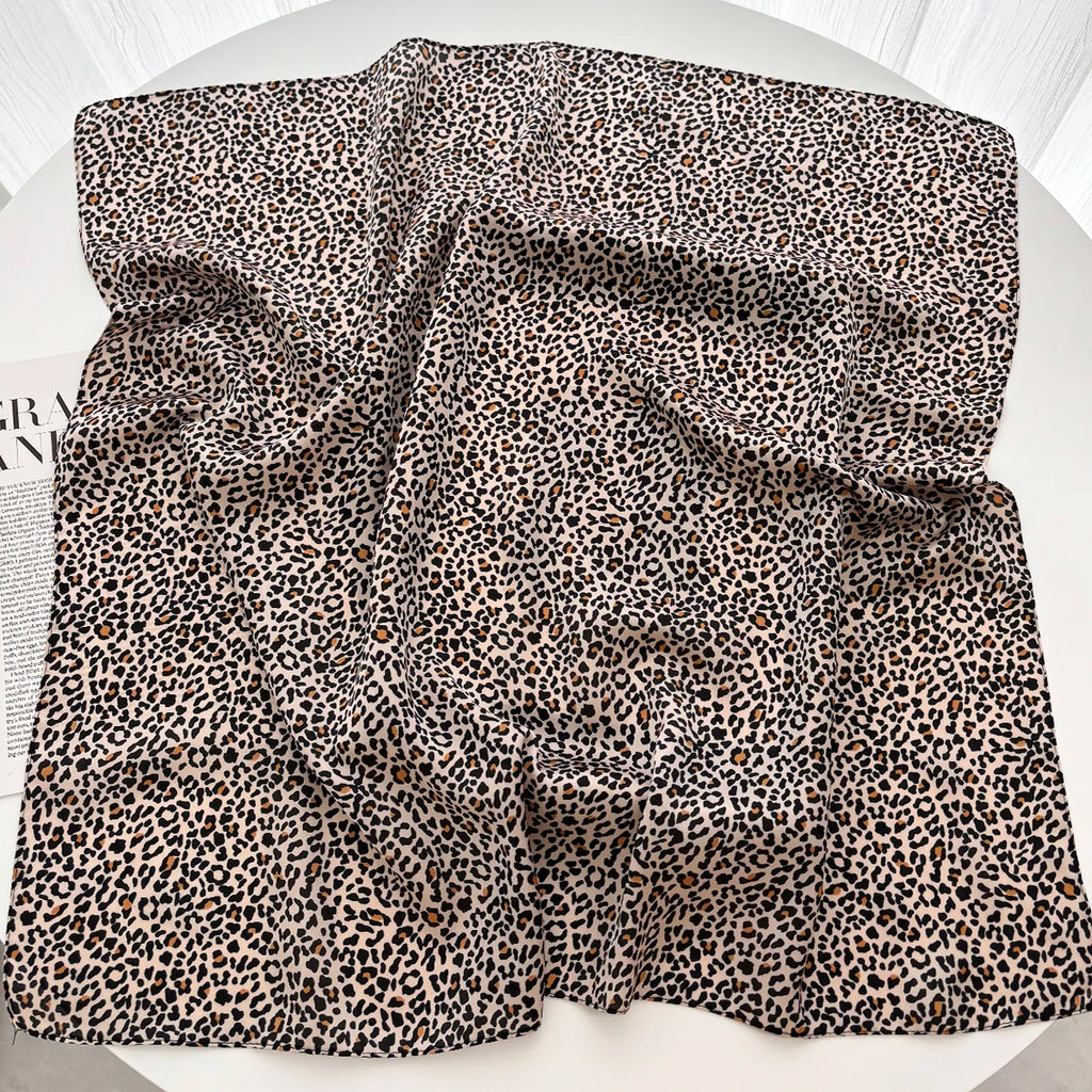 Pañuelo cuadrado con estampado