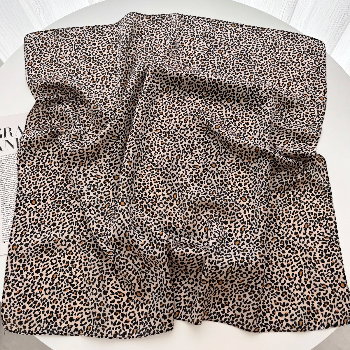 Pañuelo cuadrado con estampado