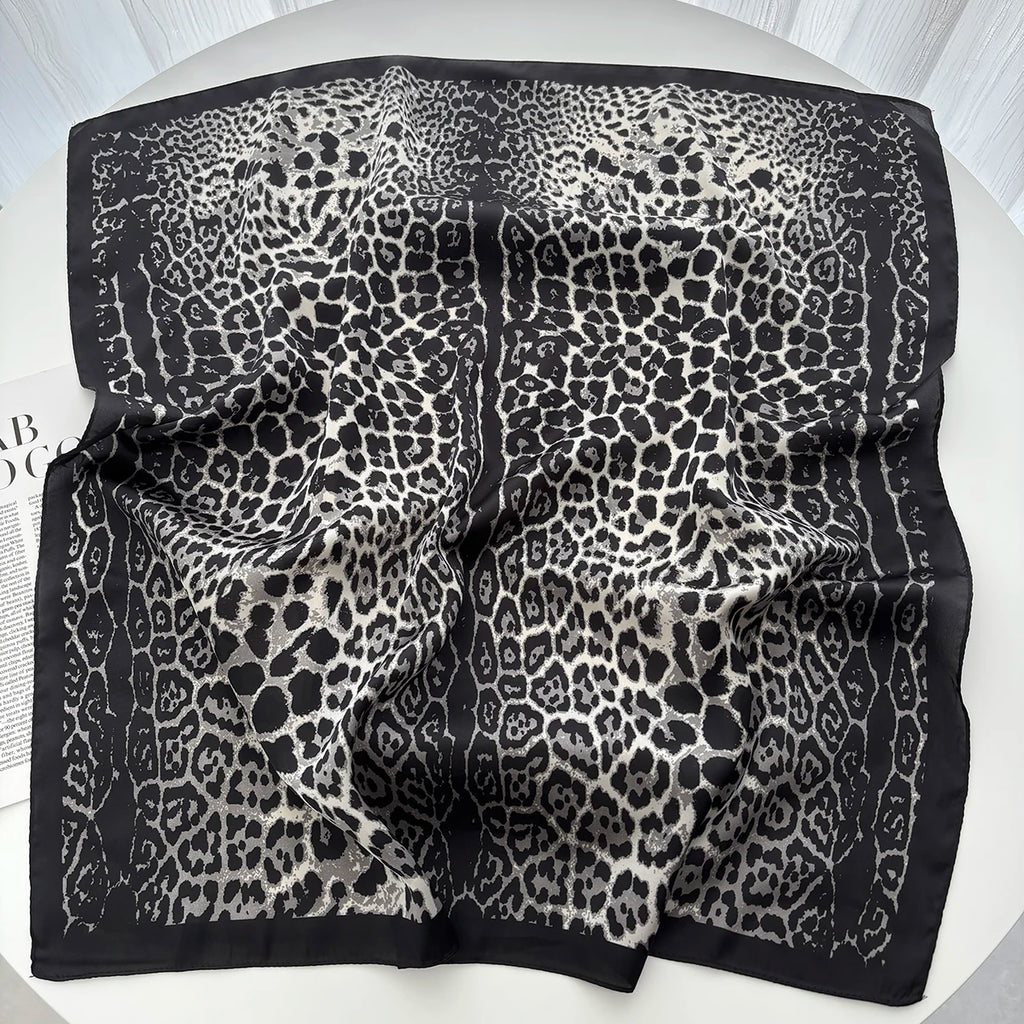 Pañuelo cuadrado con estampado