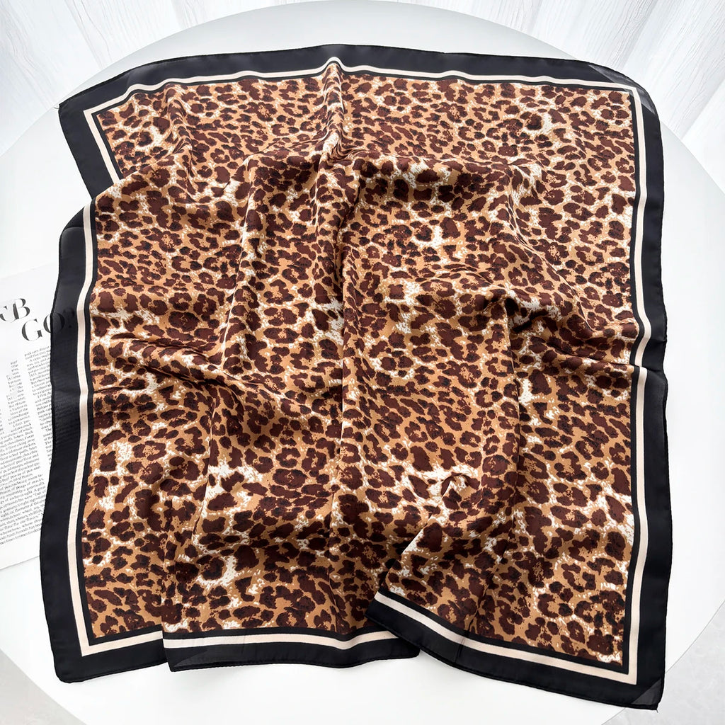 Pañuelo cuadrado con estampado