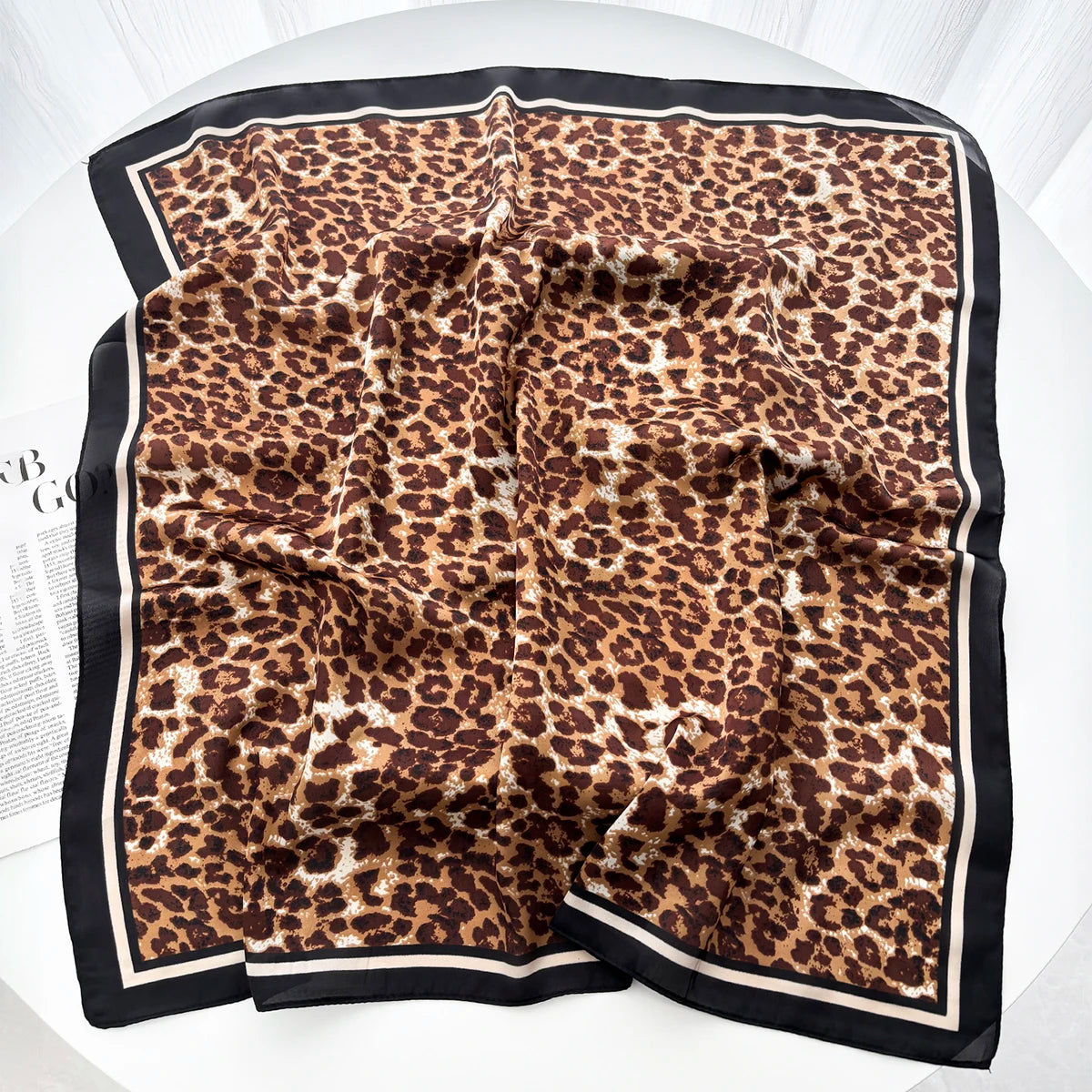 Pañuelo cuadrado con estampado