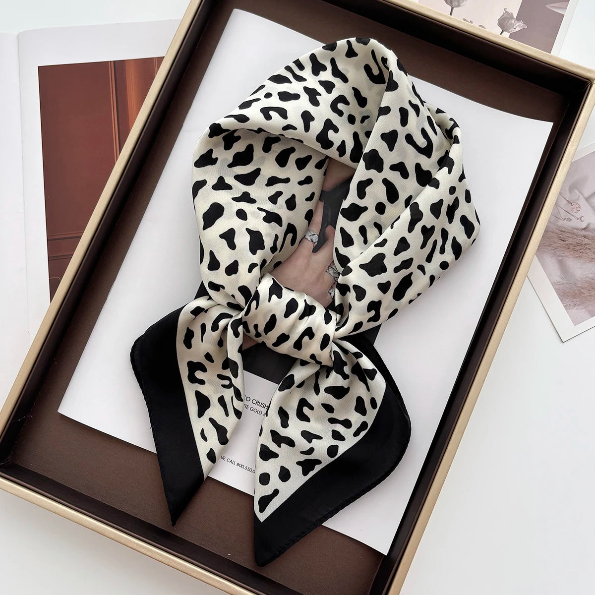 Pañuelo cuadrado con estampado