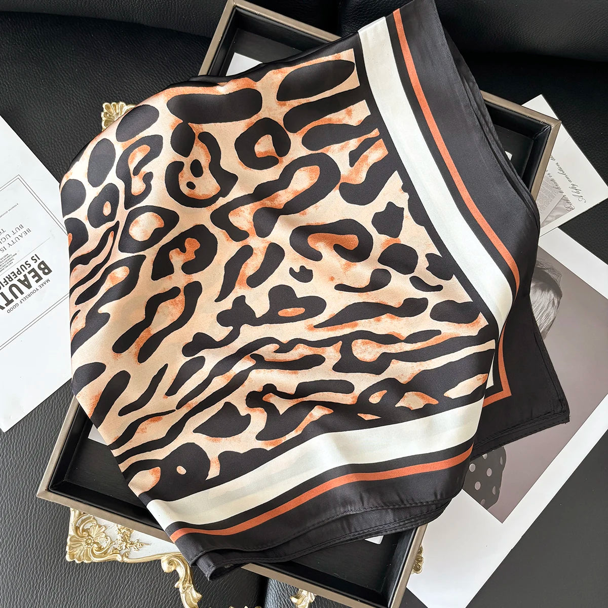 Pañuelo cuadrado con estampado