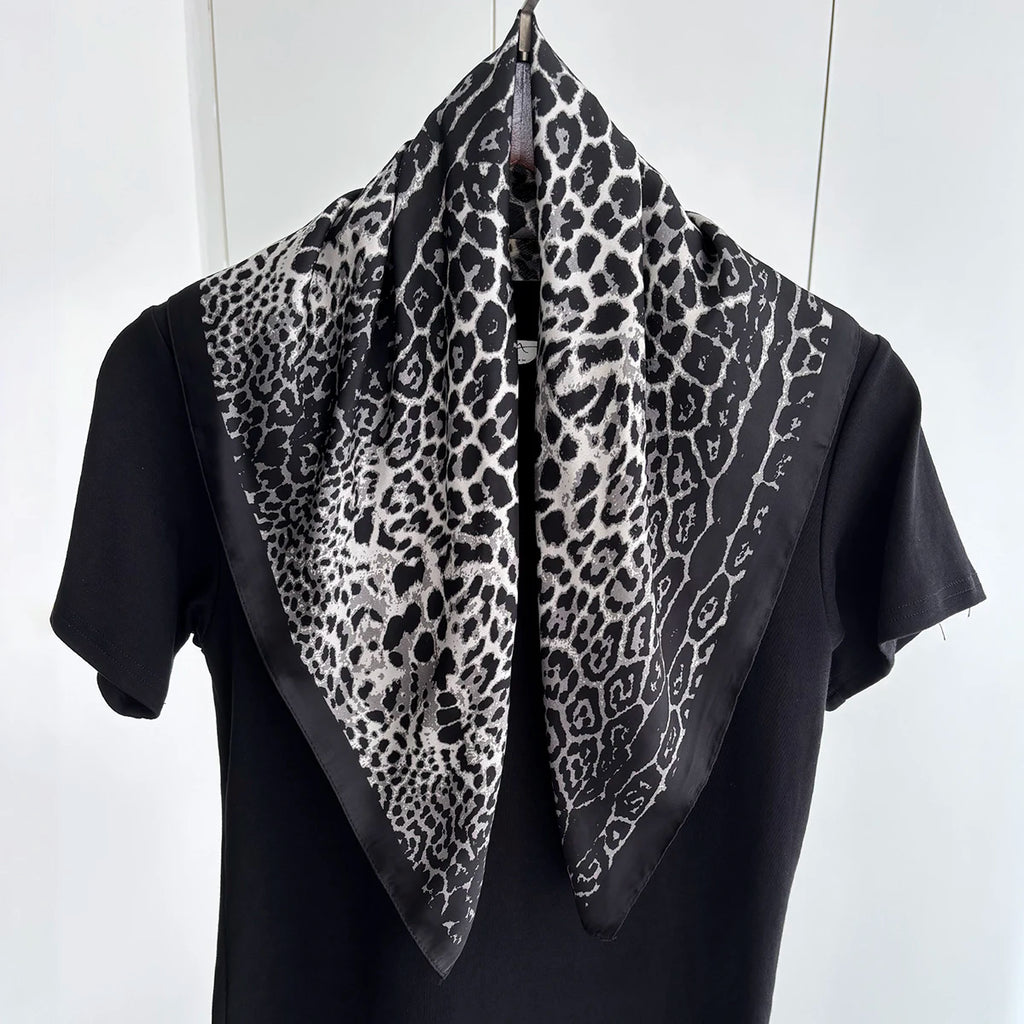 Pañuelo cuadrado con estampado