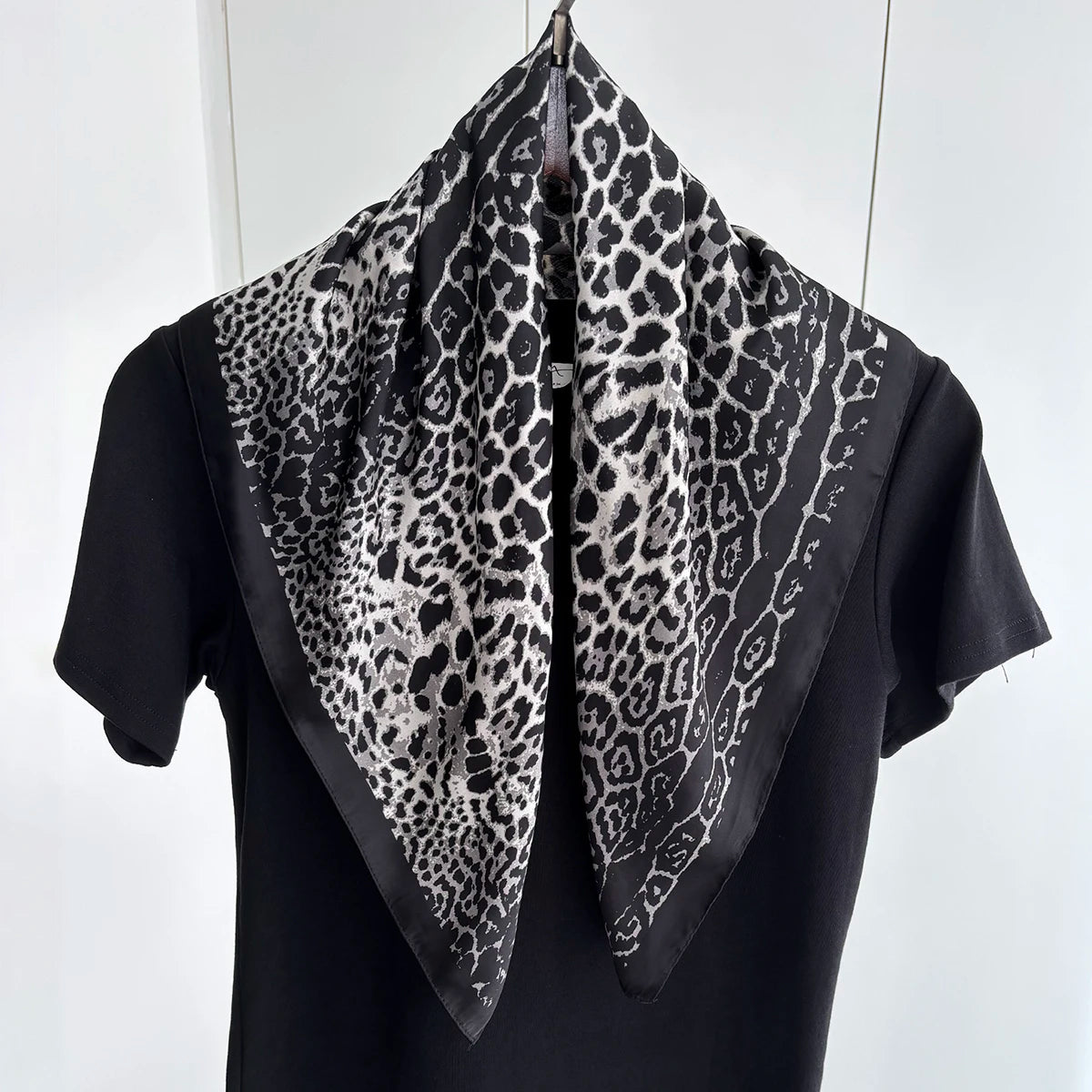 Pañuelo cuadrado con estampado