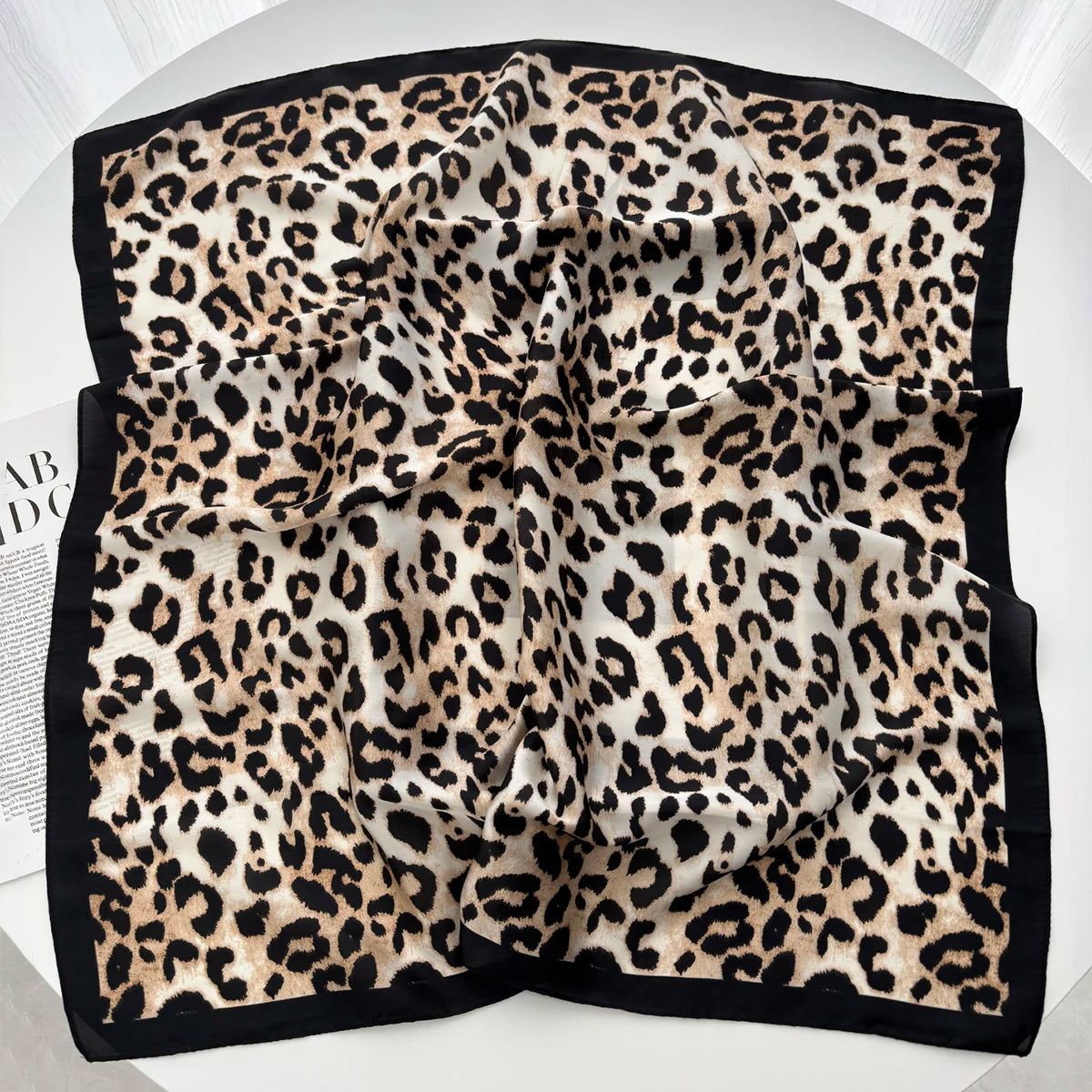 Pañuelo cuadrado con estampado