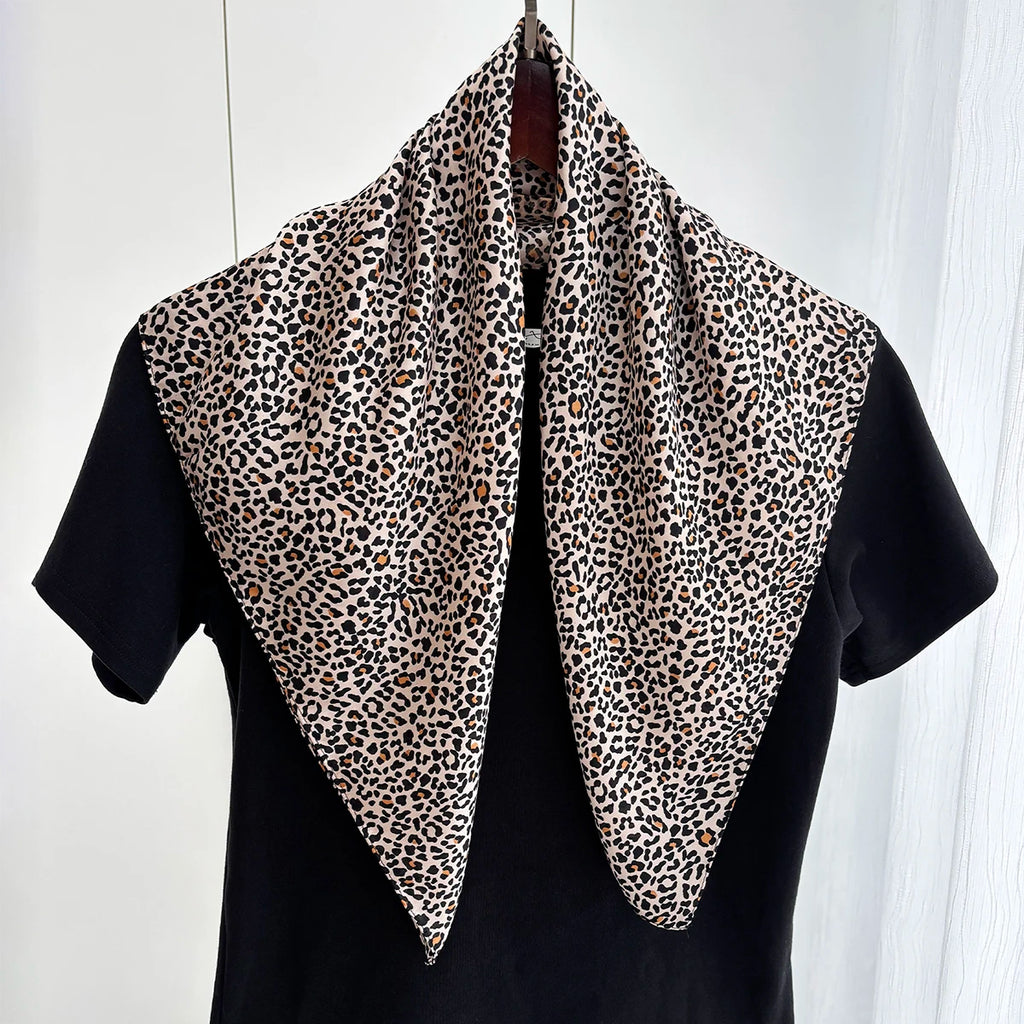 Pañuelo cuadrado con estampado