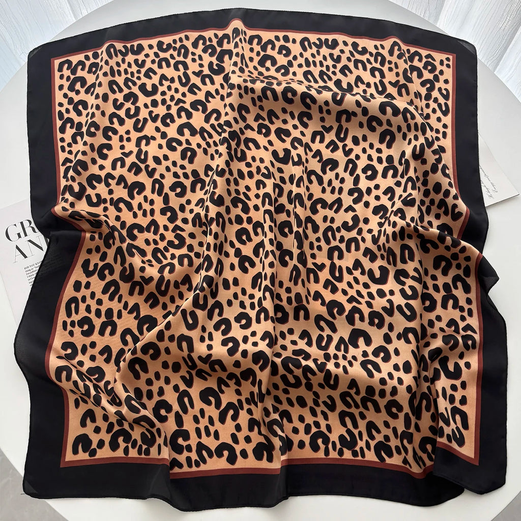 Pañuelo cuadrado con estampado