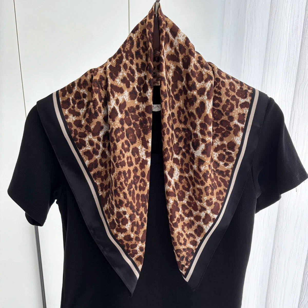 Pañuelo cuadrado con estampado