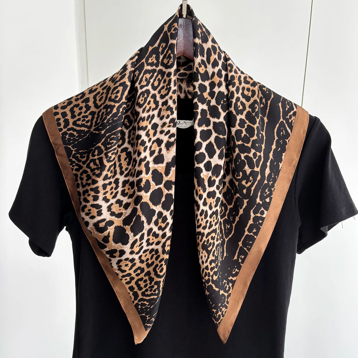 Pañuelo cuadrado con estampado