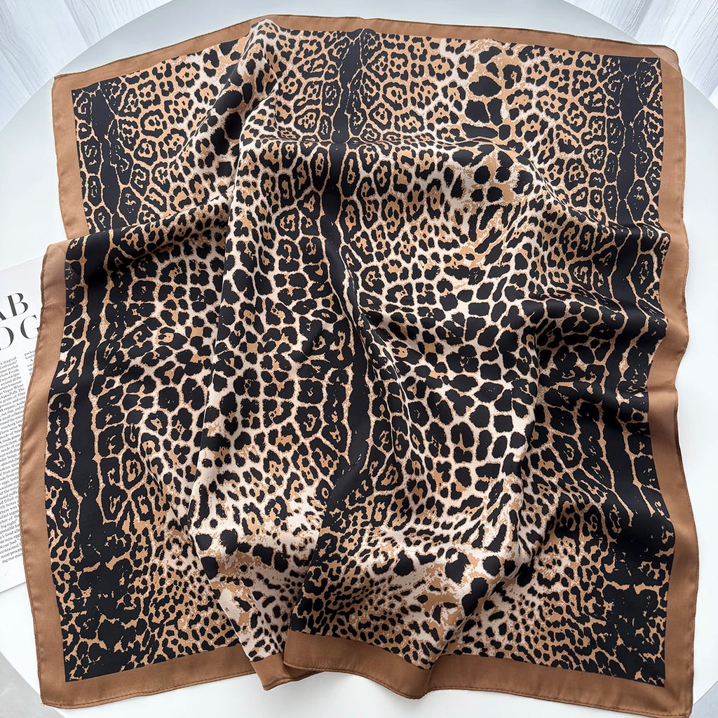 Pañuelo cuadrado con estampado